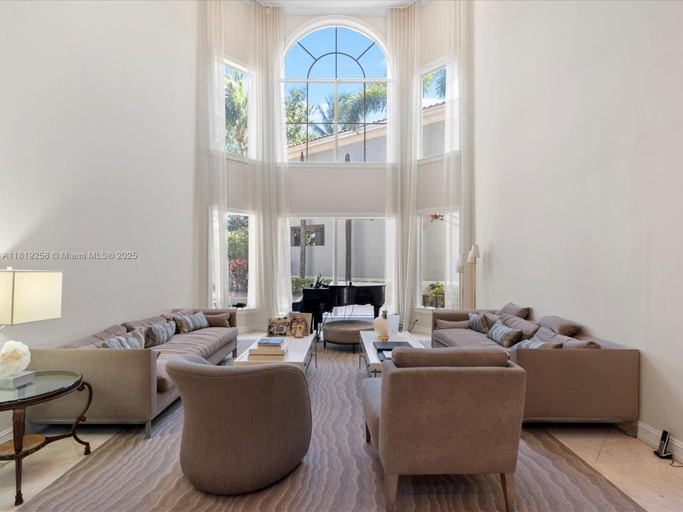 For Sale: $2,975,000 (5 beds, 5 baths, 4780 Square Feet)