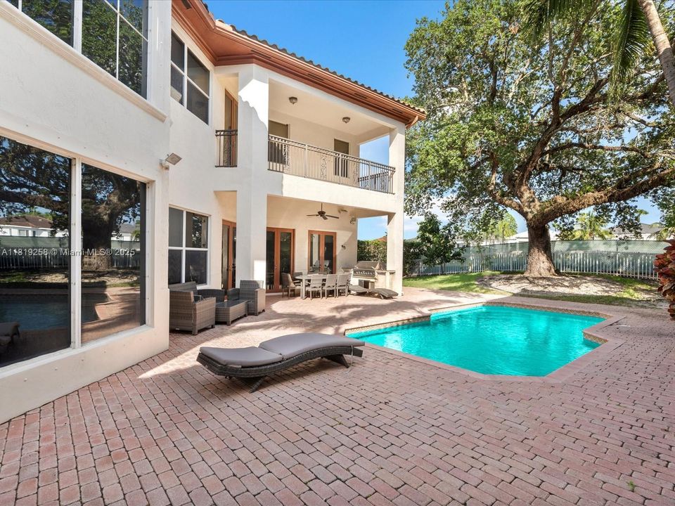 For Sale: $2,975,000 (5 beds, 5 baths, 4780 Square Feet)