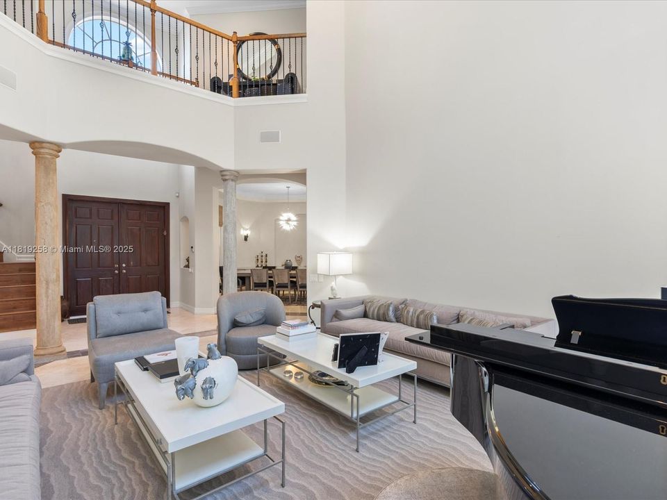 For Sale: $2,975,000 (5 beds, 5 baths, 4780 Square Feet)