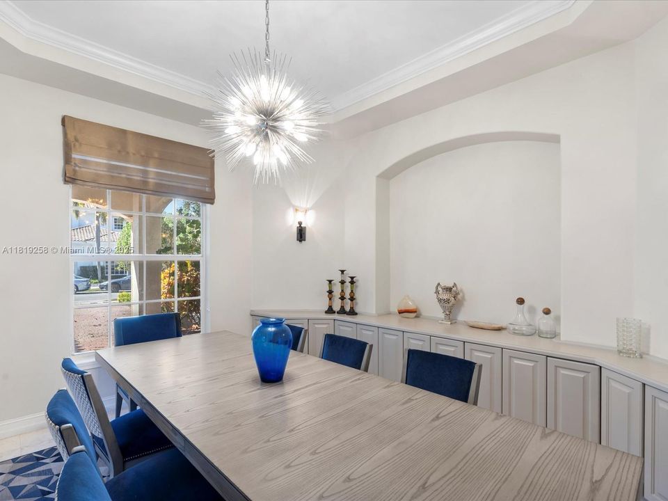 For Sale: $2,975,000 (5 beds, 5 baths, 4780 Square Feet)