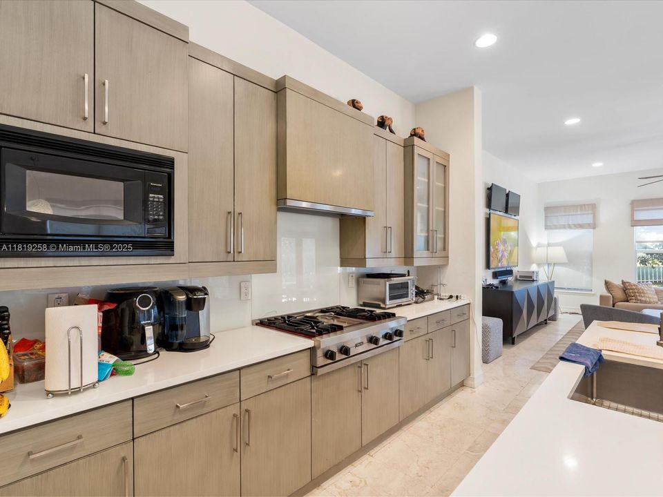 For Sale: $2,975,000 (5 beds, 5 baths, 4780 Square Feet)