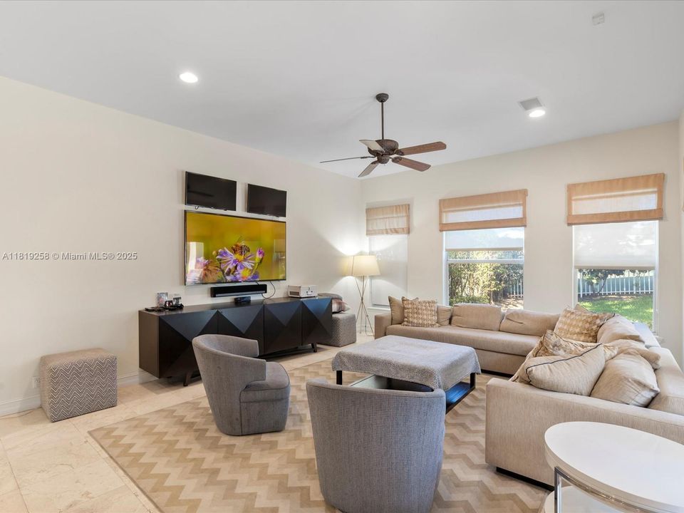 For Sale: $2,975,000 (5 beds, 5 baths, 4780 Square Feet)