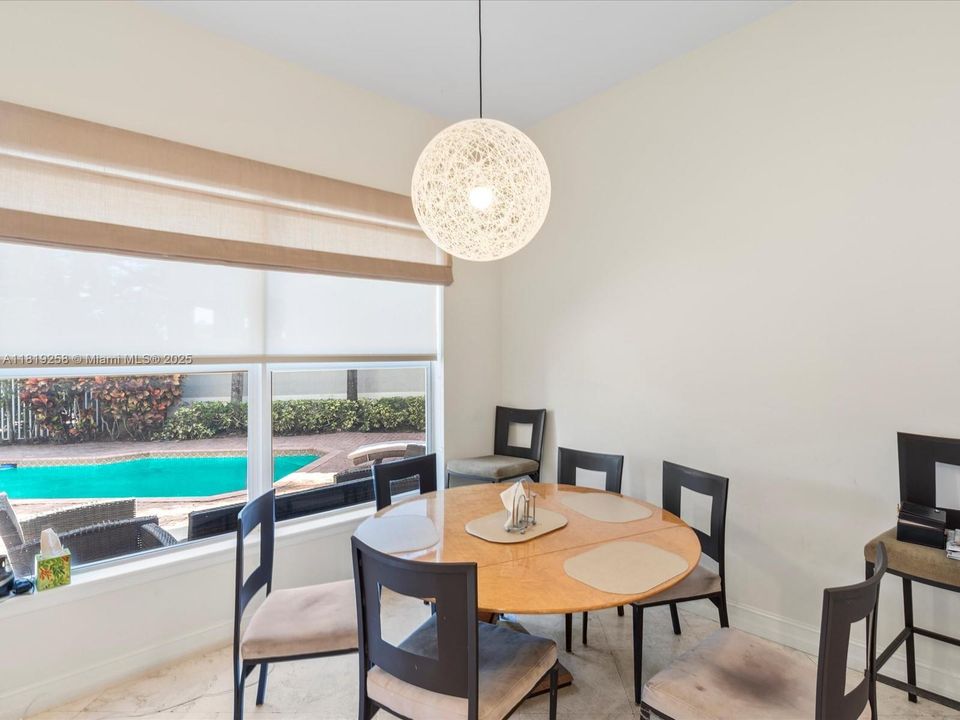 For Sale: $2,975,000 (5 beds, 5 baths, 4780 Square Feet)