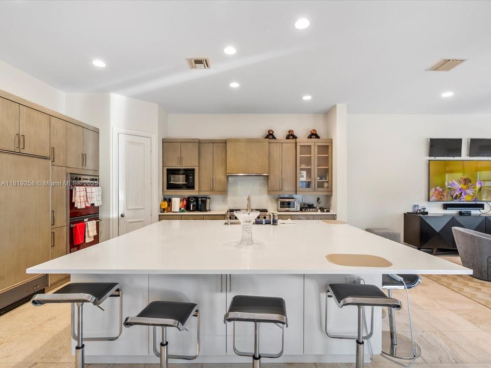 For Sale: $2,975,000 (5 beds, 5 baths, 4780 Square Feet)