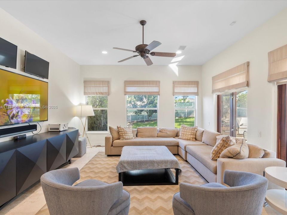 For Sale: $2,975,000 (5 beds, 5 baths, 4780 Square Feet)