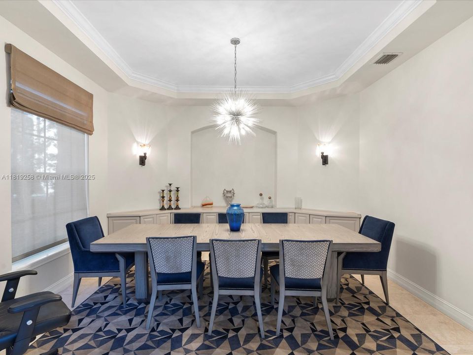 For Sale: $2,975,000 (5 beds, 5 baths, 4780 Square Feet)