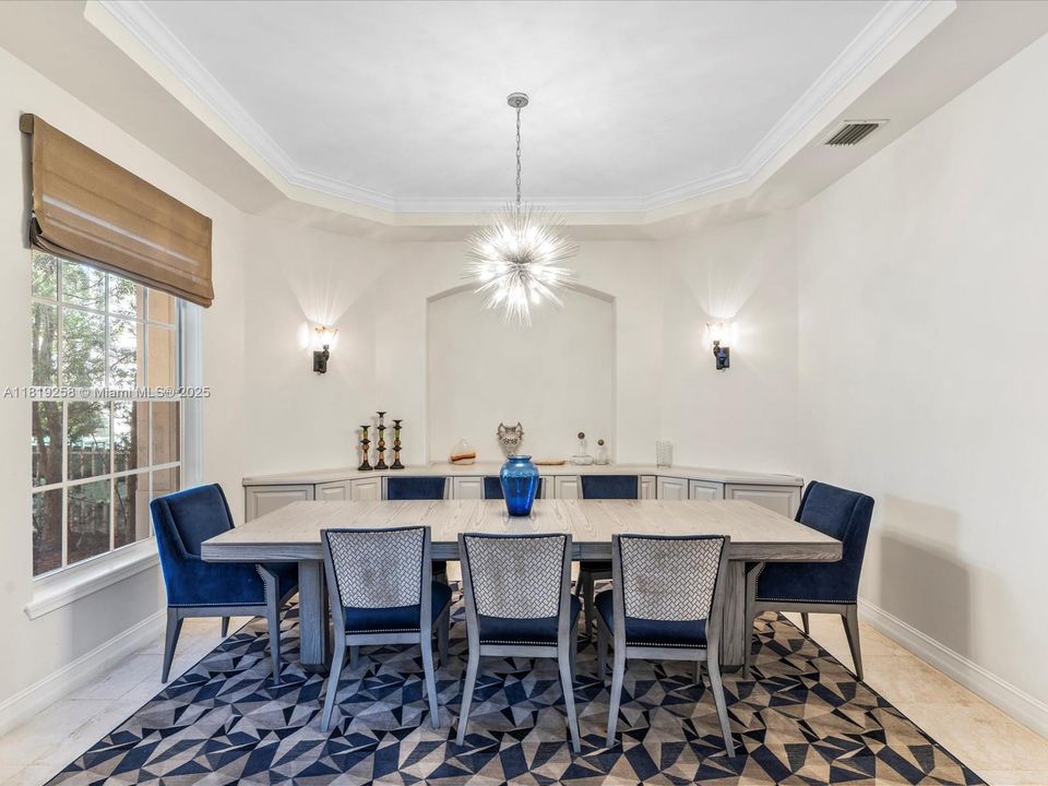 For Sale: $2,975,000 (5 beds, 5 baths, 4780 Square Feet)