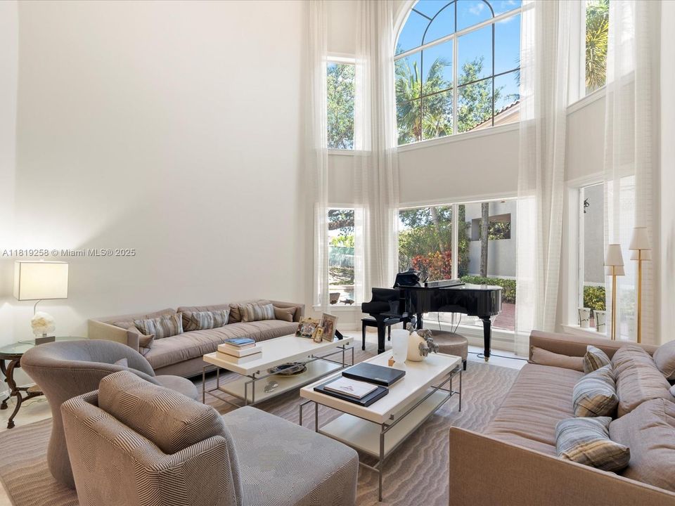 For Sale: $2,975,000 (5 beds, 5 baths, 4780 Square Feet)