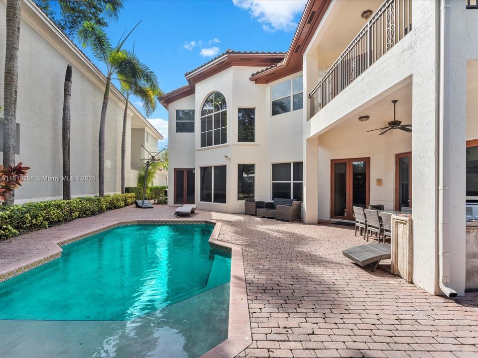 For Sale: $2,975,000 (5 beds, 5 baths, 4780 Square Feet)