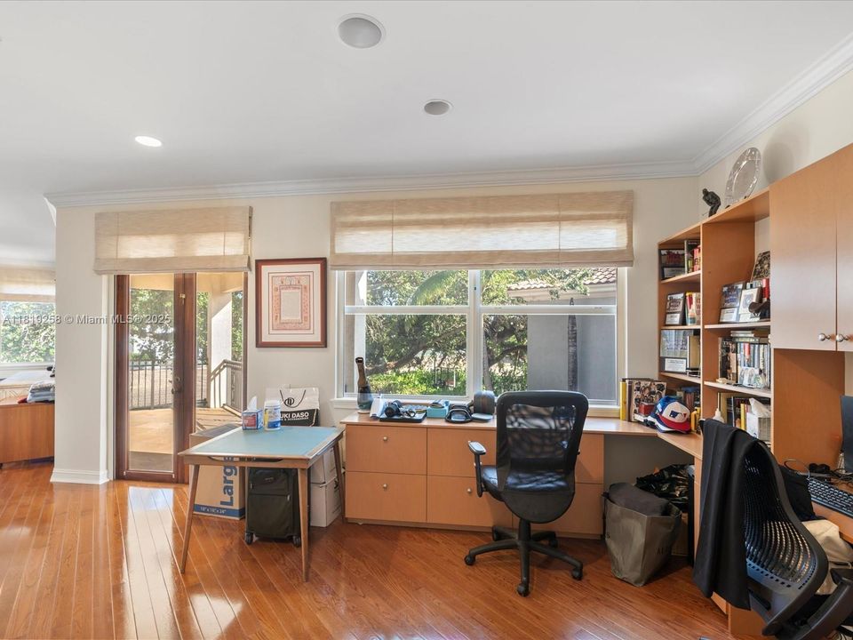 For Sale: $2,975,000 (5 beds, 5 baths, 4780 Square Feet)