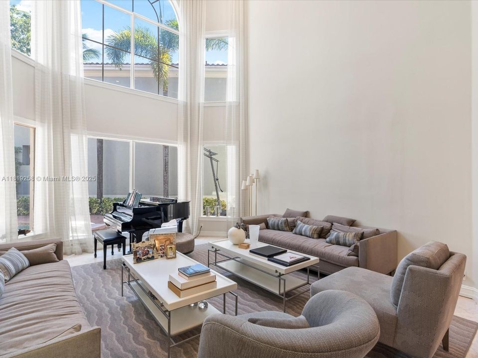 For Sale: $2,975,000 (5 beds, 5 baths, 4780 Square Feet)