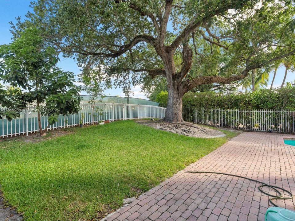 For Sale: $2,975,000 (5 beds, 5 baths, 4780 Square Feet)