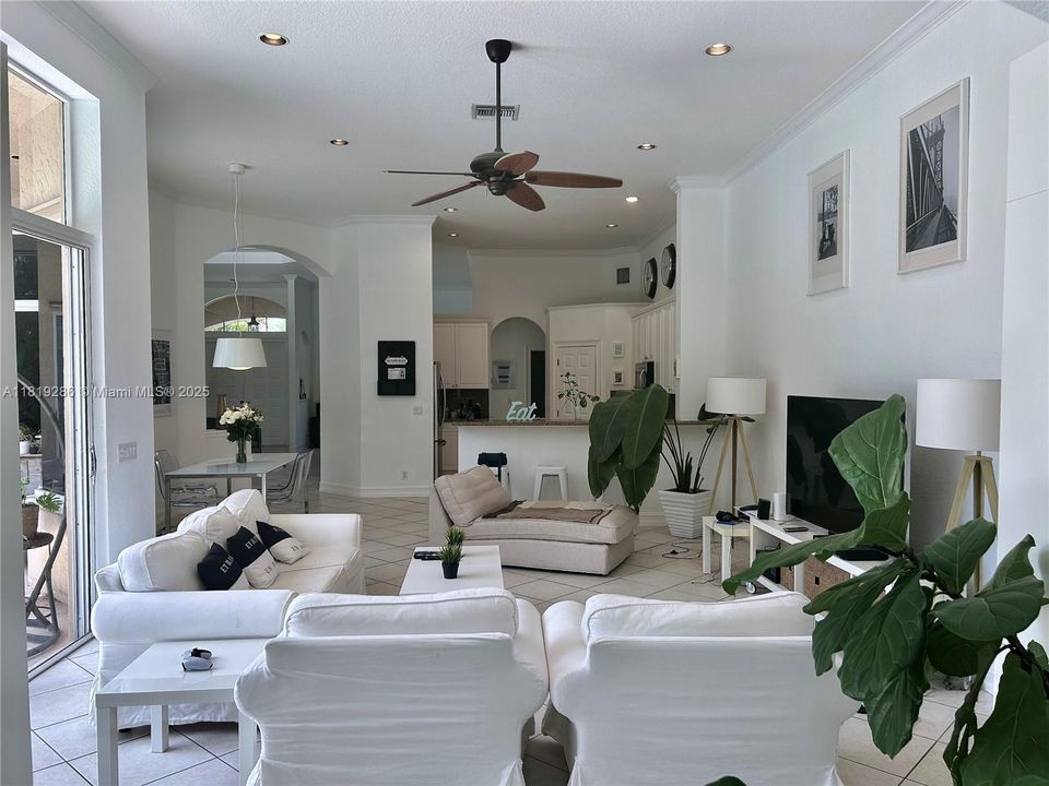 Недавно арендовано: $8,900 (5 спален, 3 ванн, 3960 Квадратных фут)