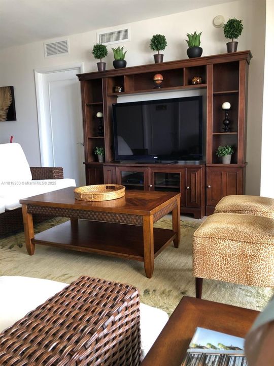 На продажу: $920,000 (3 спален, 3 ванн, 1571 Квадратных фут)