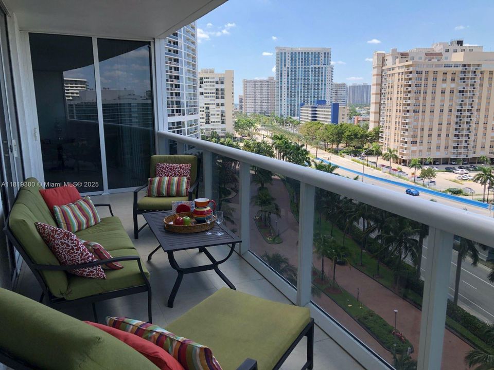 На продажу: $920,000 (3 спален, 3 ванн, 1571 Квадратных фут)