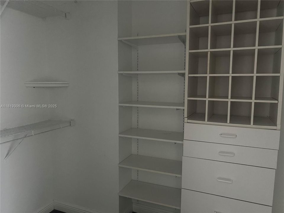 На продажу: $390,000 (2 спален, 2 ванн, 1326 Квадратных фут)