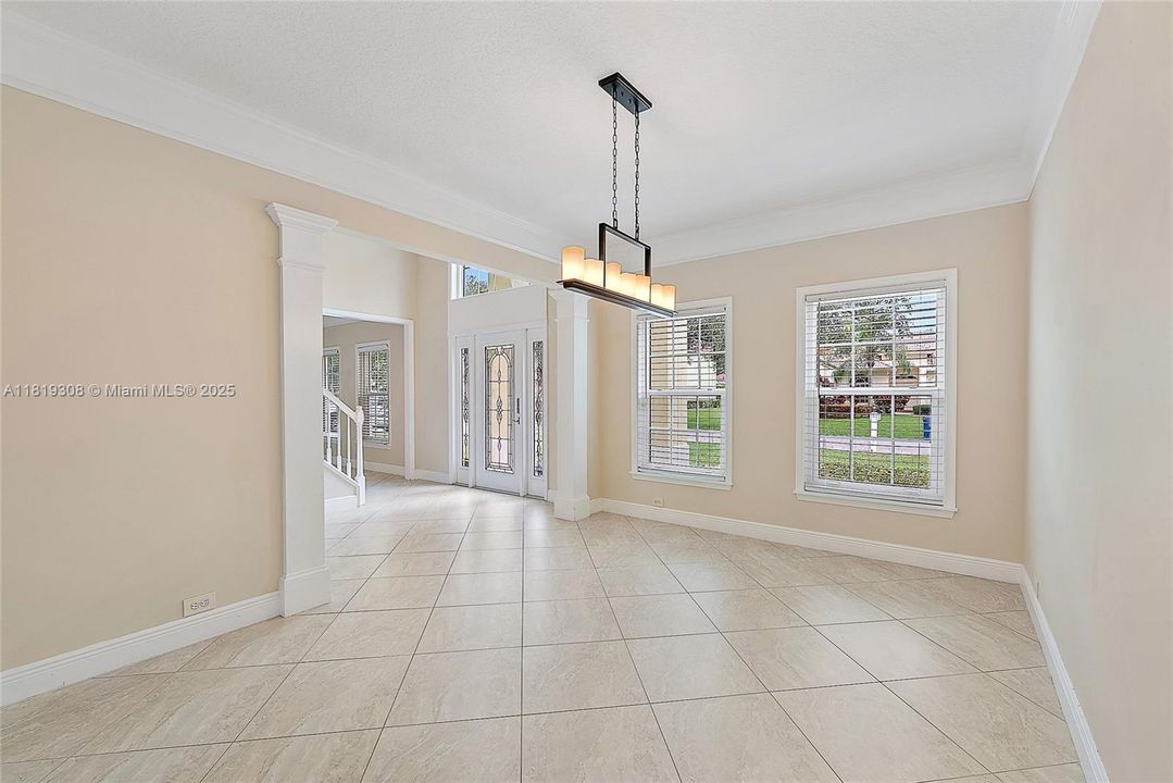 Vendido Recientemente: $1,250,000 (4 camas, 3 baños, 2935 Pies cuadrados)