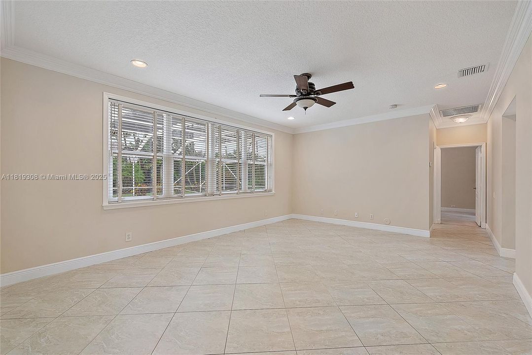 Vendido Recientemente: $1,250,000 (4 camas, 3 baños, 2935 Pies cuadrados)