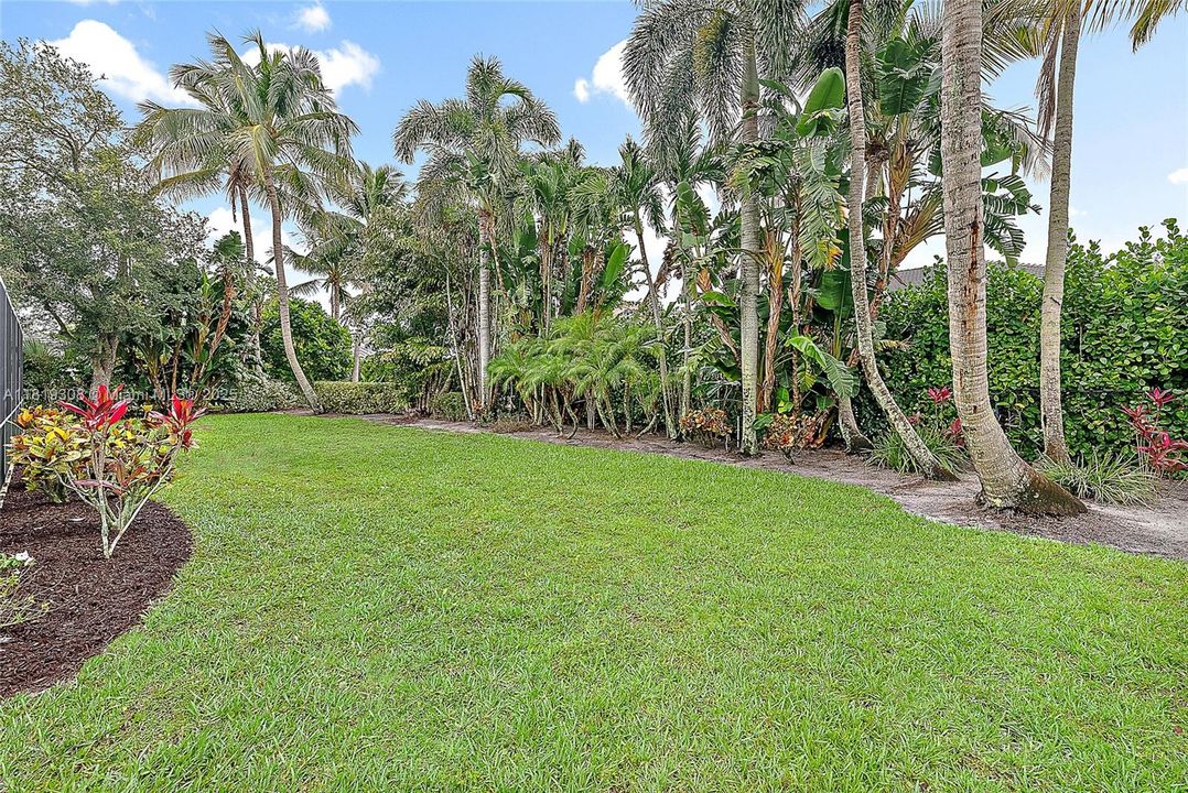 Vendido Recientemente: $1,250,000 (4 camas, 3 baños, 2935 Pies cuadrados)