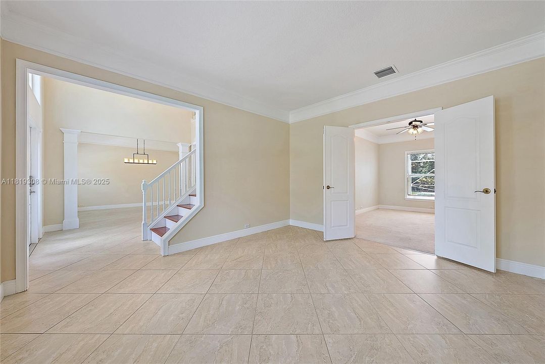 Vendido Recientemente: $1,250,000 (4 camas, 3 baños, 2935 Pies cuadrados)