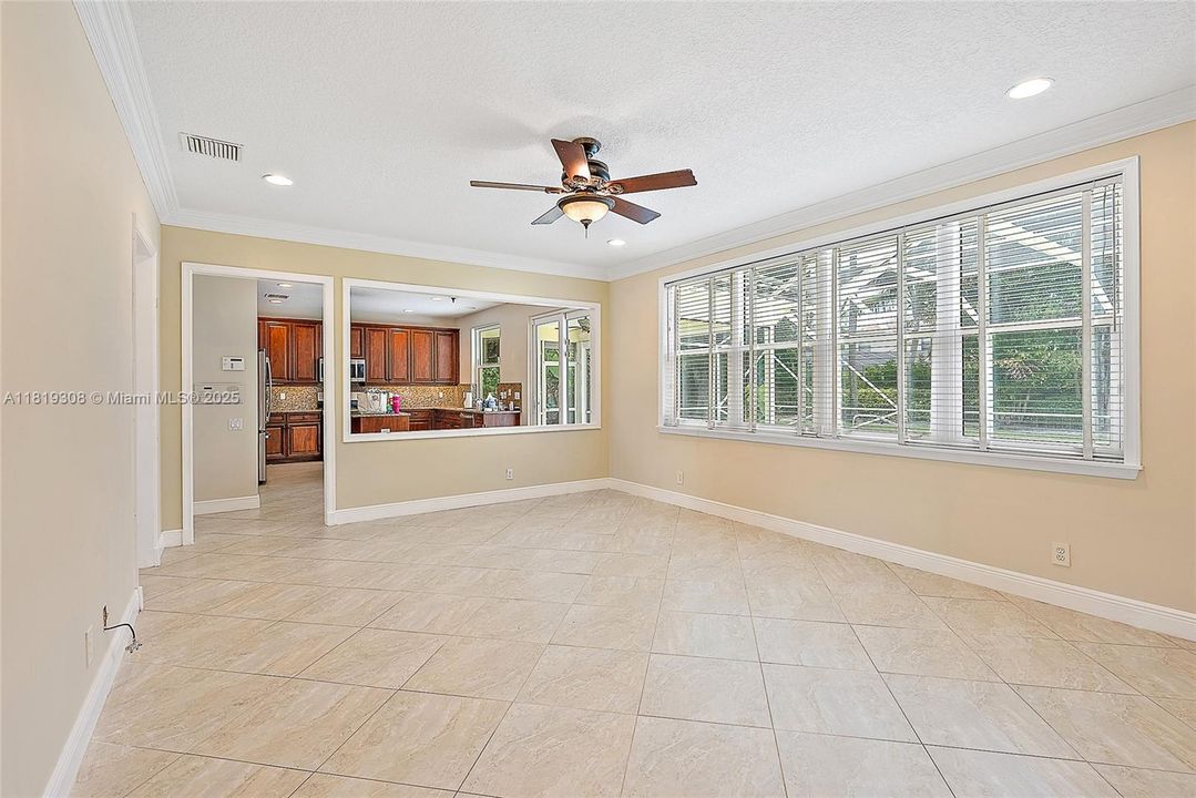 Vendido Recientemente: $1,250,000 (4 camas, 3 baños, 2935 Pies cuadrados)