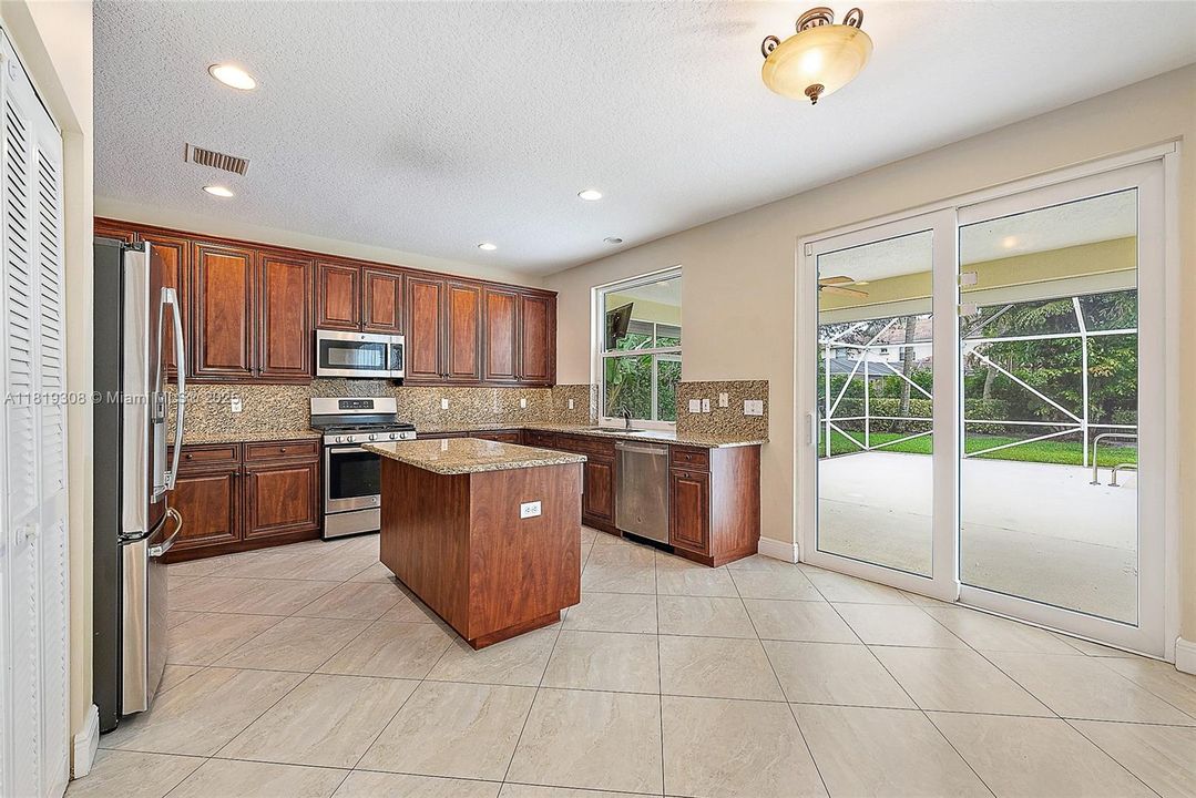 Vendido Recientemente: $1,250,000 (4 camas, 3 baños, 2935 Pies cuadrados)