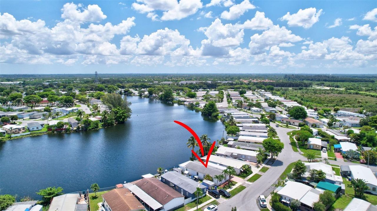 Vendido Recientemente: $349,900 (4 camas, 2 baños, 1898 Pies cuadrados)