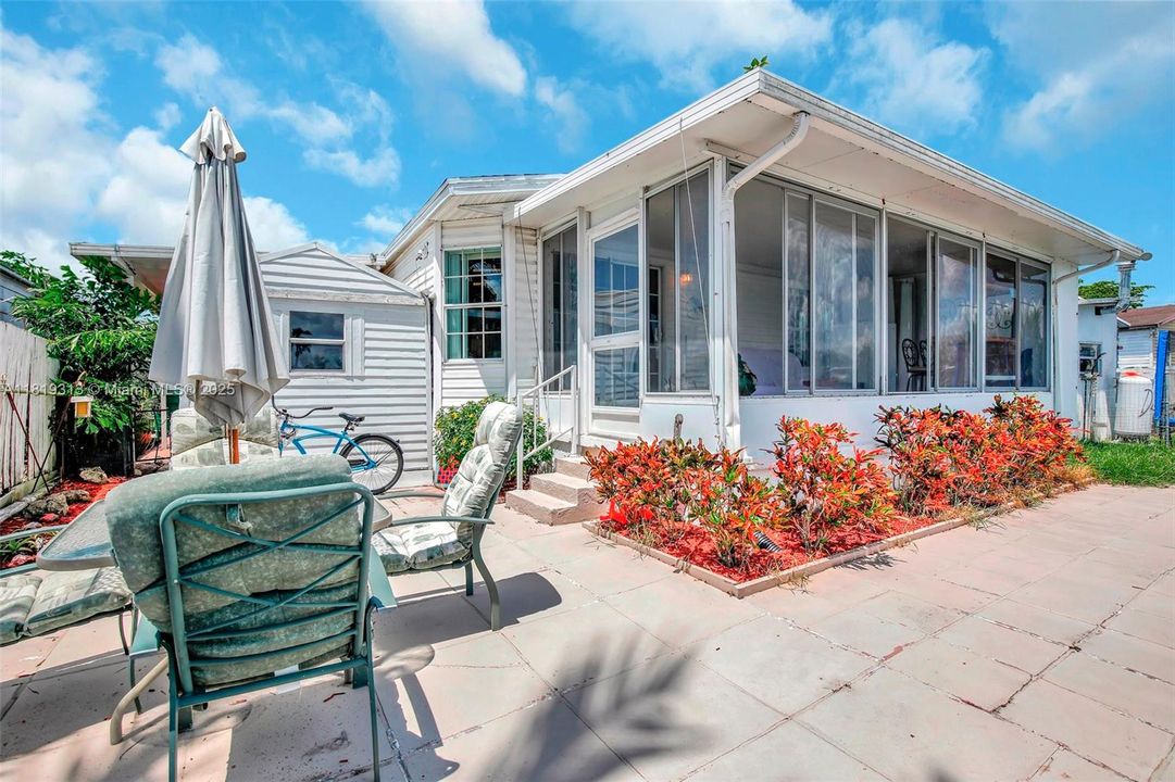 Vendido Recientemente: $349,900 (4 camas, 2 baños, 1898 Pies cuadrados)