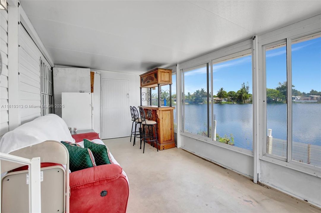 Vendido Recientemente: $349,900 (4 camas, 2 baños, 1898 Pies cuadrados)