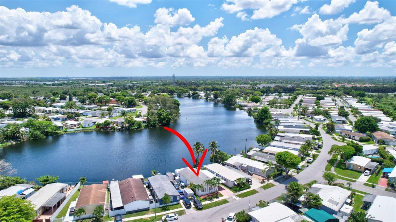 Vendido Recientemente: $349,900 (4 camas, 2 baños, 1898 Pies cuadrados)