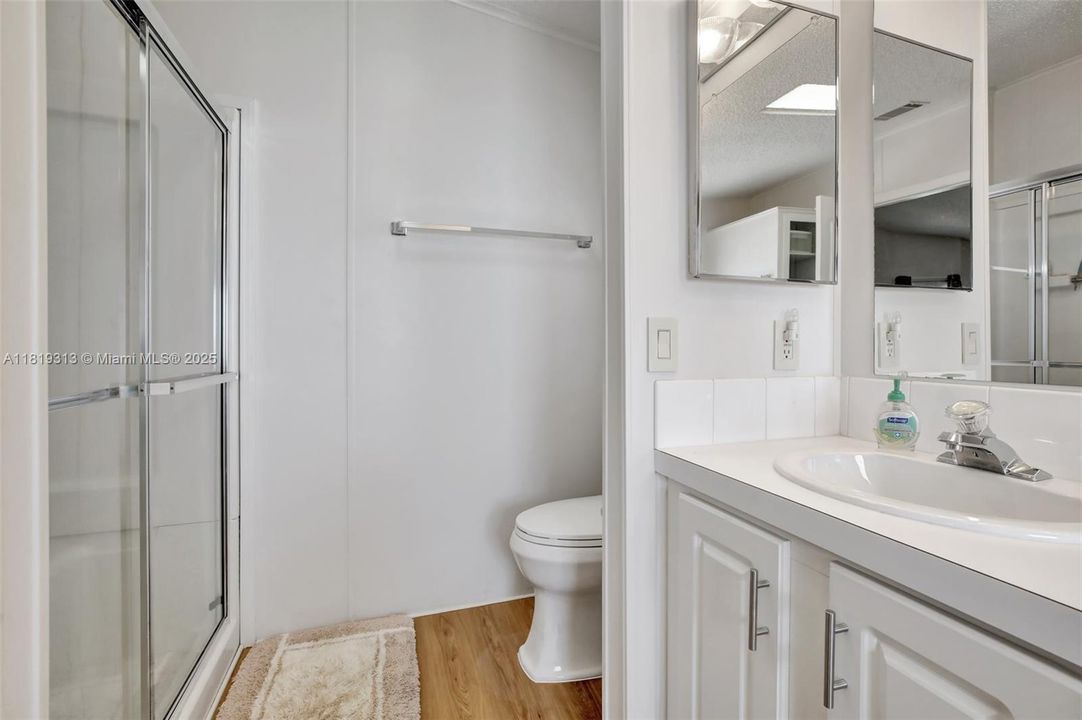 Vendido Recientemente: $349,900 (4 camas, 2 baños, 1898 Pies cuadrados)