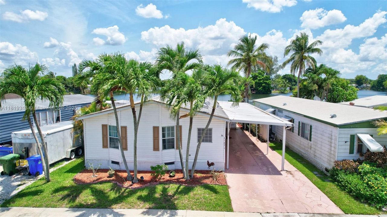 Vendido Recientemente: $349,900 (4 camas, 2 baños, 1898 Pies cuadrados)