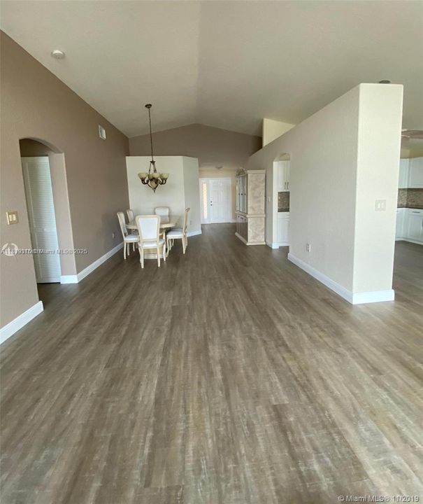 Recently Rented: $3,950 (3 beds, 2 baths, 1648 Square Feet)