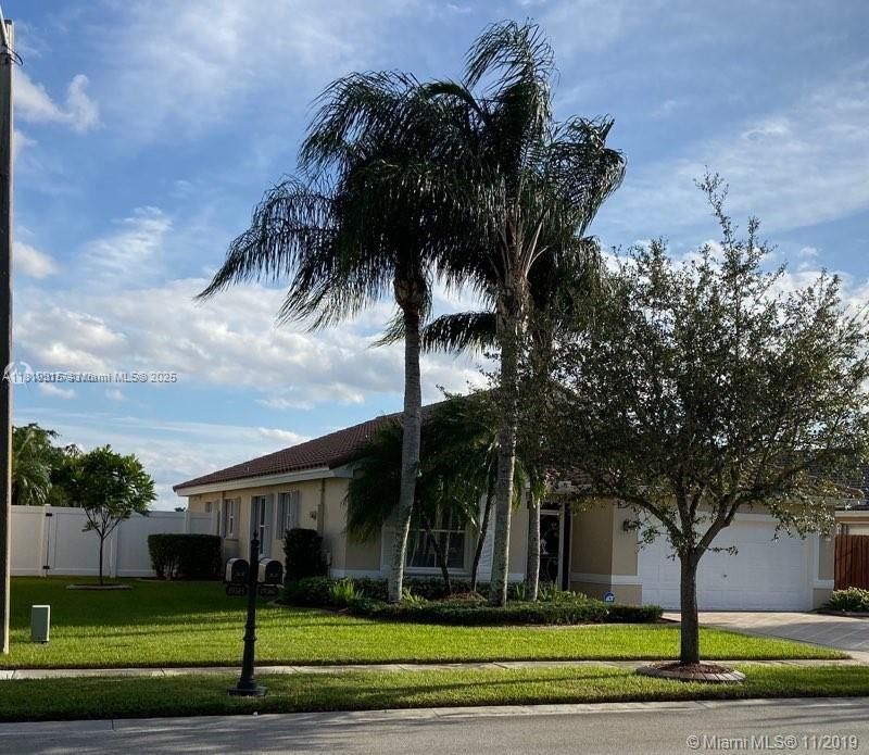 Recently Rented: $3,950 (3 beds, 2 baths, 1648 Square Feet)