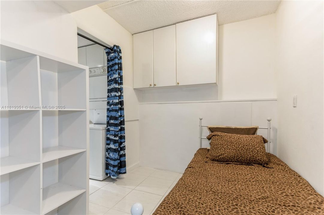 For Sale: $499,999 (1 beds, 2 baths, 848 Square Feet)