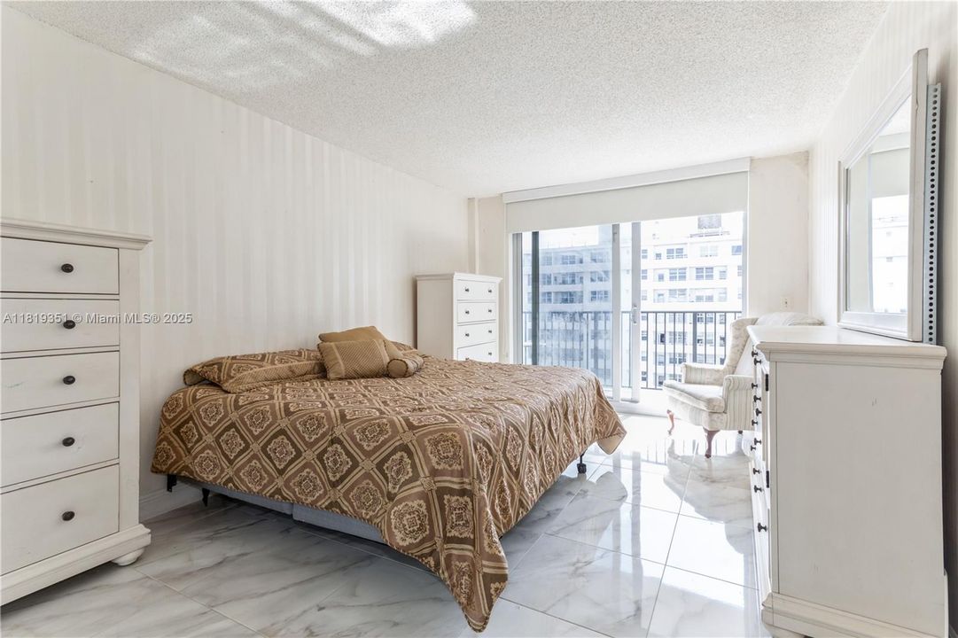 For Sale: $499,999 (1 beds, 2 baths, 848 Square Feet)