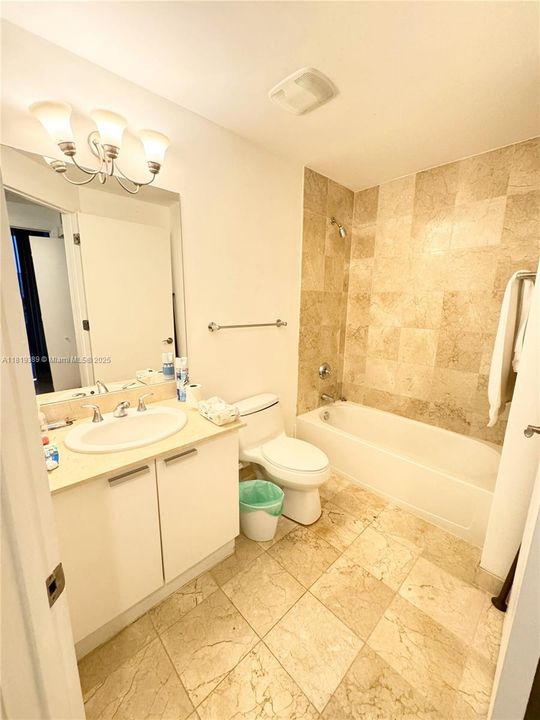 Недавно продано: $760,000 (3 спален, 2 ванн, 1798 Квадратных фут)