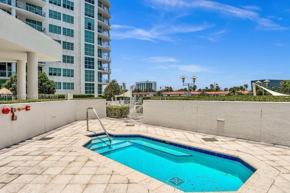 Недавно продано: $760,000 (3 спален, 2 ванн, 1798 Квадратных фут)