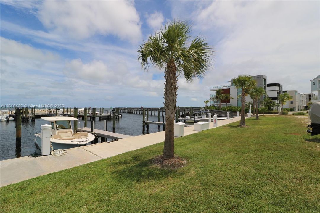 For Sale: $750,000 (0.05 acres)