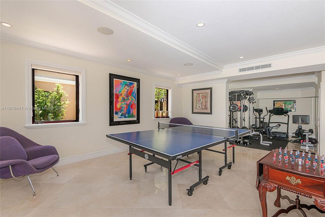 На продажу: $13,999,000 (6 спален, 5 ванн, 5809 Квадратных фут)