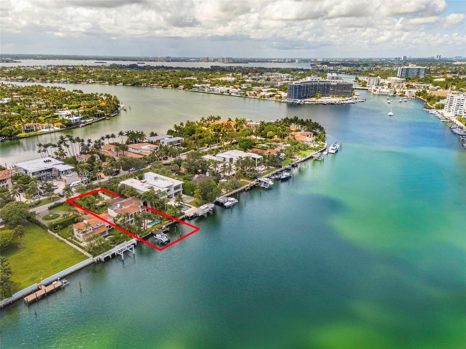 На продажу: $13,999,000 (6 спален, 5 ванн, 5809 Квадратных фут)