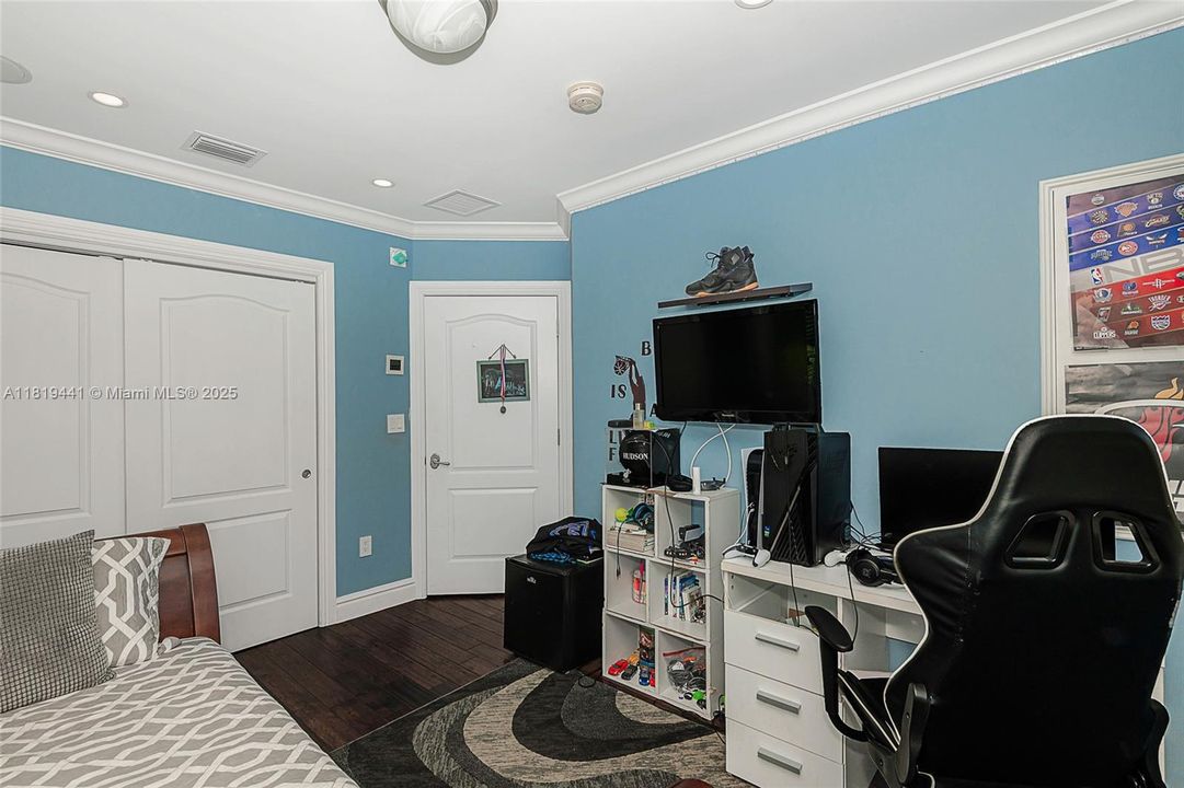 На продажу: $13,999,000 (6 спален, 5 ванн, 5809 Квадратных фут)