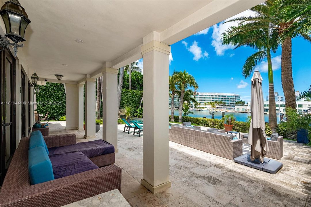 На продажу: $13,999,000 (6 спален, 5 ванн, 5809 Квадратных фут)