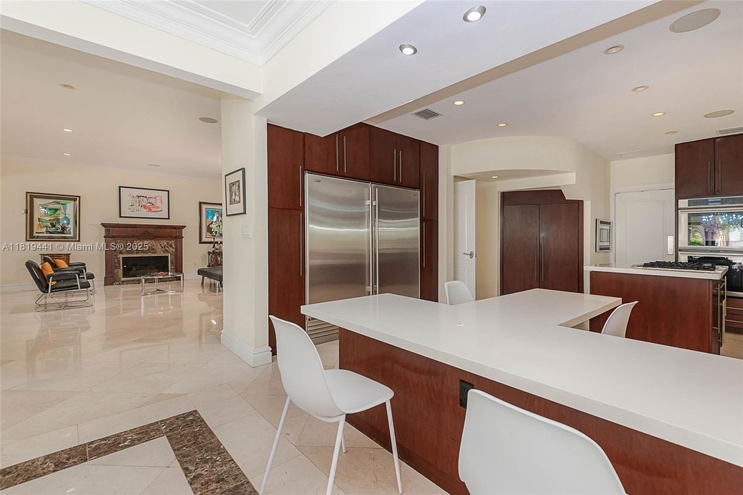 На продажу: $13,999,000 (6 спален, 5 ванн, 5809 Квадратных фут)