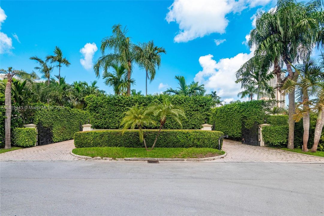 На продажу: $13,999,000 (6 спален, 5 ванн, 5809 Квадратных фут)