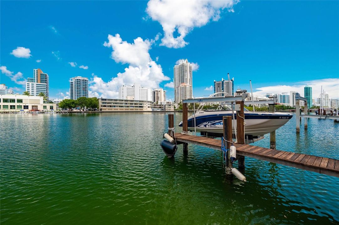 На продажу: $13,999,000 (6 спален, 5 ванн, 5809 Квадратных фут)