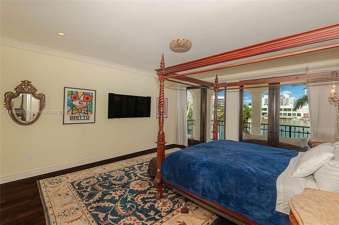 На продажу: $13,999,000 (6 спален, 5 ванн, 5809 Квадратных фут)