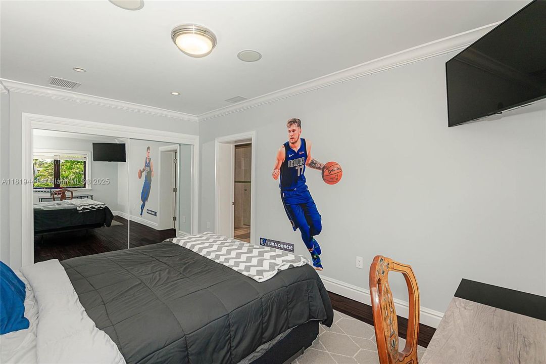 На продажу: $13,999,000 (6 спален, 5 ванн, 5809 Квадратных фут)