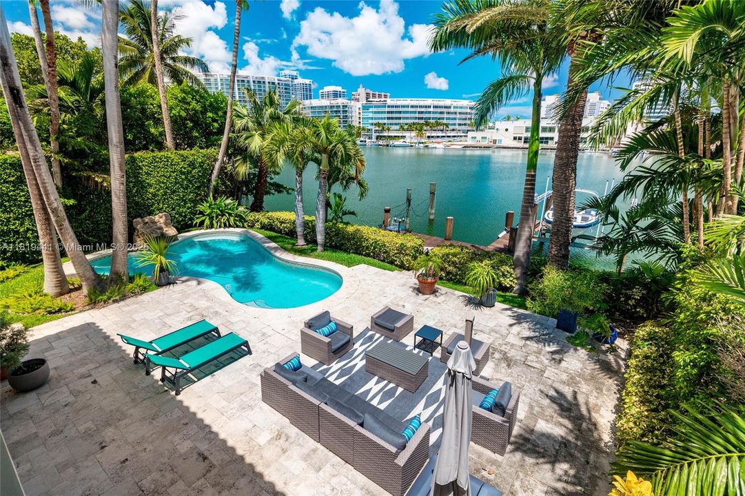 На продажу: $13,999,000 (6 спален, 5 ванн, 5809 Квадратных фут)