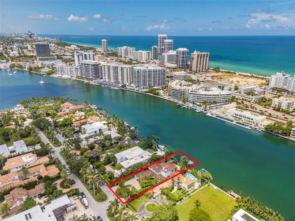 На продажу: $13,999,000 (6 спален, 5 ванн, 5809 Квадратных фут)